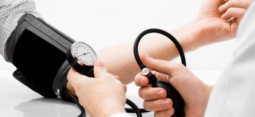 فشار خون بالا چیست؟ علائم و راه های پیشگیری آن را بخوانید