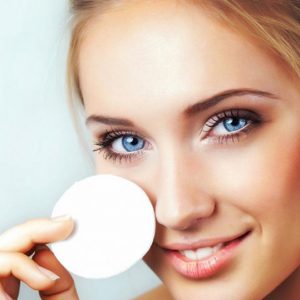 چگونه آرایش خود را پاک کنیم