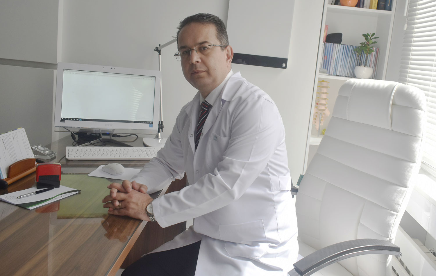 دکتر محمدرضا کاظمی فوق تخصص درد