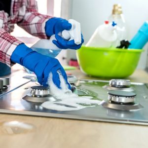 ترفندهای پاک کردن لکه و چربی اجاق گاز