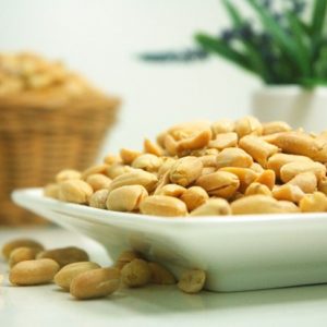 تاثیر خوردن روزانه بادام زمینی بر فشار خون