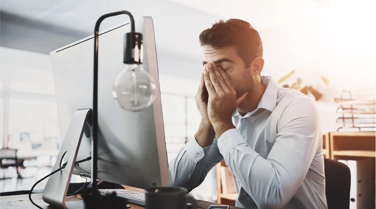 4 عادت روزمره خطرناک برای سلامت مغز و اعصاب